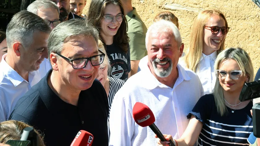 Sırbistan Cumhurbaşkanı Aleksandar Vučić, Temska köyünde vatandaşları şehrin su tesislerine bağlanmaya teşvik etti.