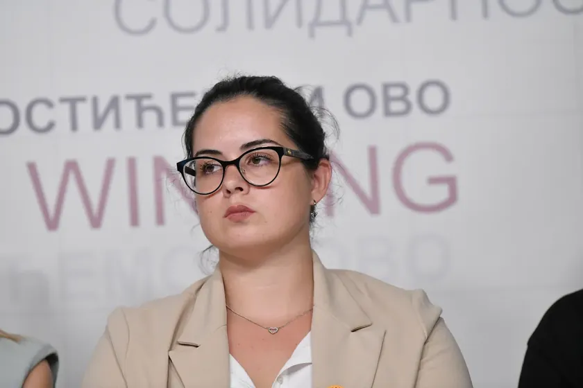 Sırp öğrenci Jelena Kontić, konferanslarda "Pegazus" ismindeki casus yazılımının kendisini hedef aldığını söyledi.