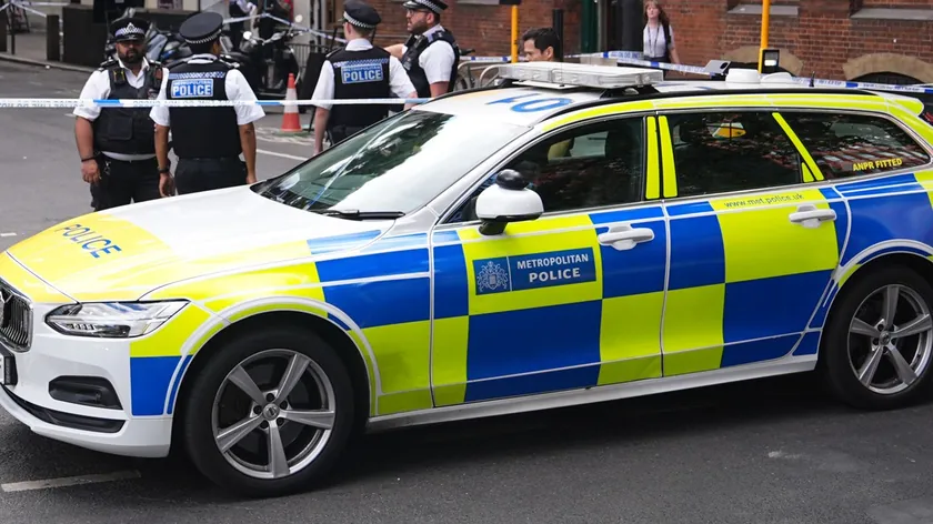 London'da bıçak saldırısı sonucu dört kişi yaralandı, yedi kişi gözaltına alındı.