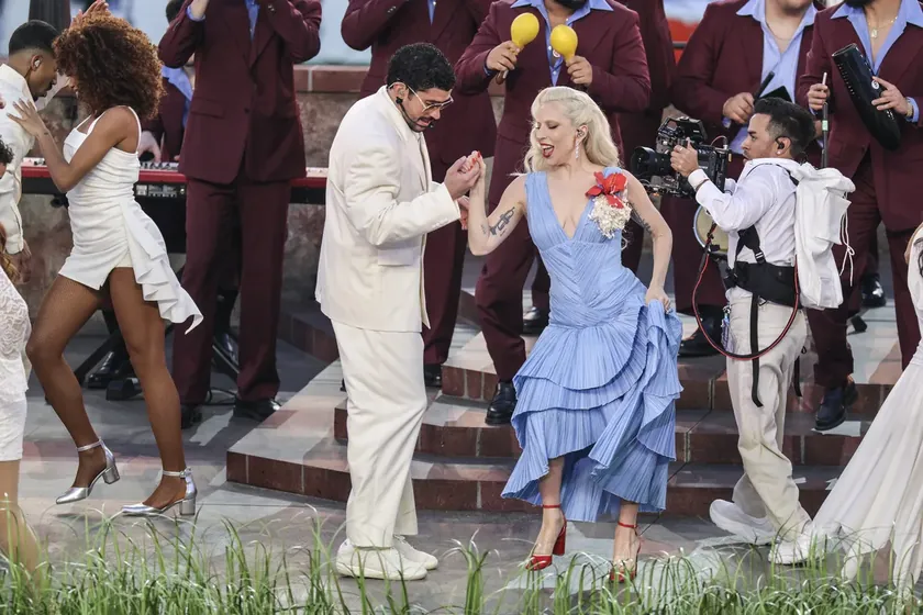 **Bad Bunny'nin Super Bowl Devre Arası Performansı Tarihte En Çok İzlenen Oldu**