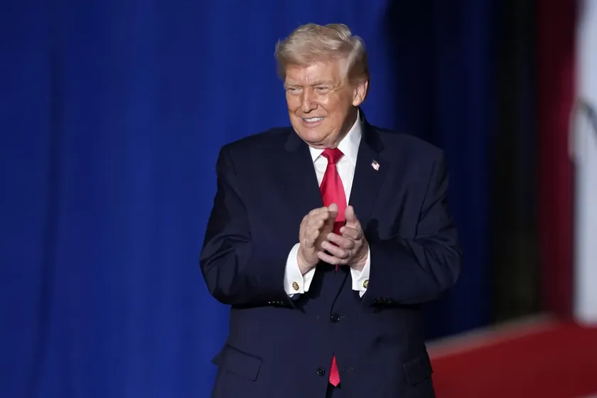 Trump yönetimi küresel tarifeleri yürürlüğe koydu, mahkeme yetkiyi aştığını belirtti.