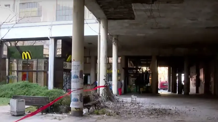 Sırbistan'ın Belgrad kentindeki Bezistan geçidinin yanındaki kaçak inşaat çalışmaları sürüyor