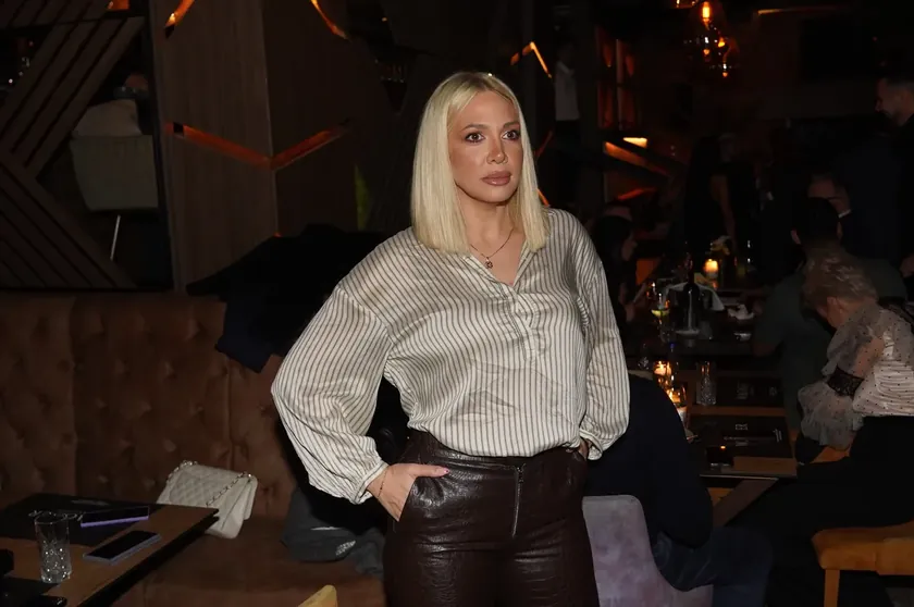 Sırbistanlı Şarkıcı Milica Todorović Görüntüsünün Sahte Reklamlarda Kullanılması Nedeniyle Hukuki Süreç Başlattı