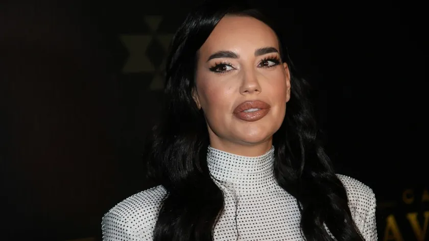 Katarina Grujić'in yeni müzik videosunun çekimleri sırasında 40 kilogram ağırlığındaki bir piton tarafından ısıldığı bildirildi.