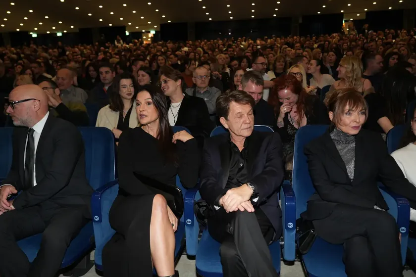 Sırp yazar Vanja Bulić, Dragan ve Maja Bjelogrlić'in düğün fotoğrafını paylaştı.