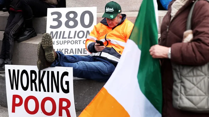 ABD Hürmüz Ablukası İran Ekonomisini Sarsıyor, İki Milyon İşsizlik Riski Doğdu