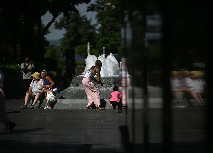 Sırbistan'da bazı bölgelerde sıcaklıklar 38 dereceye kadar yükseldi.
