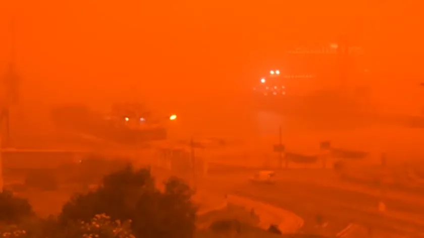 Yunanistan'ın Tatil Cennetleri Afrika Tozuyla Boğuşuyor Hava ve Deniz Ulaşımı Aksadı