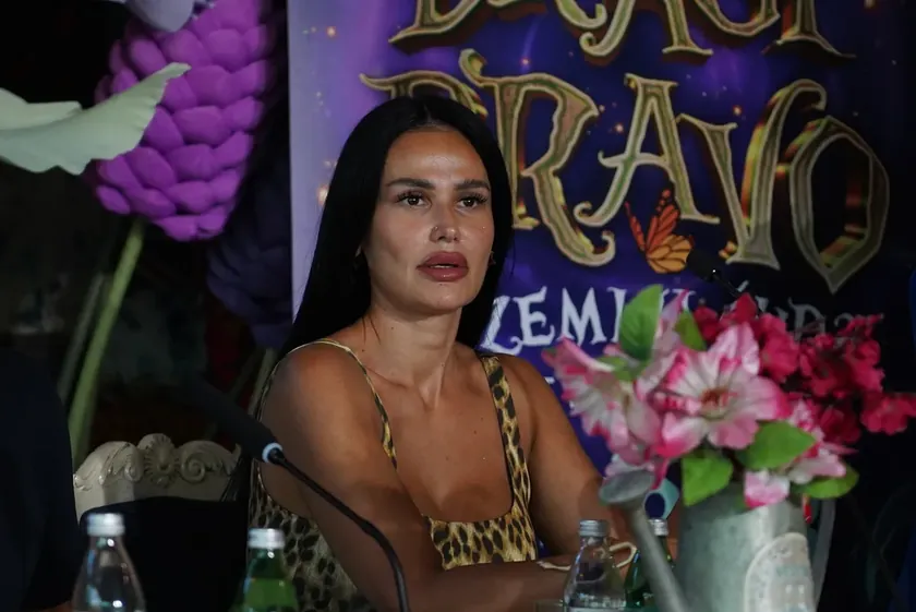 Sırp şarkıcı Indi Aradinović, kız kardeşi Edita'nın hamileliğine duygusal tepki gösterdi