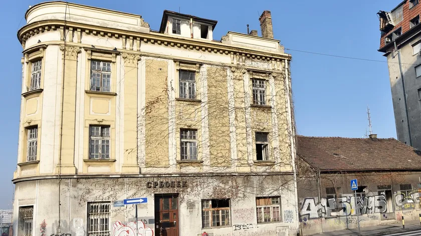 Jugoslovenska fabrika lekova "Srbolek" binanın amacını değiştiriyor Reflektor Tiyatrosu yeni ev buluyor.