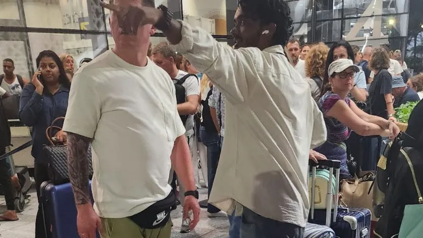 Sırbistan Vatandaşları, Ortadoğu'daki Çatışmalar Nedeniyle Maldivler'de Dönüş Bileti Bekliyor