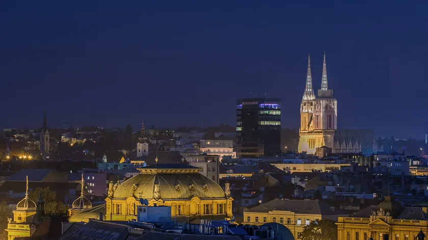 Zagreb'in büyük bir bölümü elektriksiz kaldı "Tramvaylar çalışmıyor, halk karanlıkta"