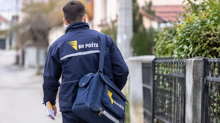 Sırpistan'da bir postacı para çaldığı iddiasıyla tutuklandı ve Tayland'a kaçtı
