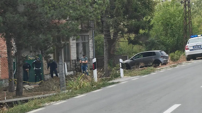 Karlovčić'te kanalizasyon çukuru içinde bir ceset bulundu.