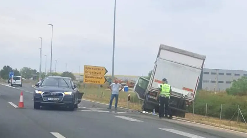 Sırbistan'da bir trafik kazası sonucu iki kişi yaralandı.