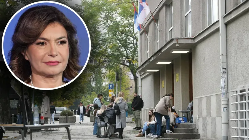 Belgrad Beşinci Lisesi öğretmenleri vekil müdürün uzaklaştırdığı meslektaşlarını kamuoyuna aktardı.