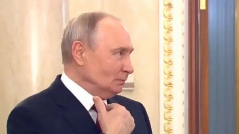 Rusya Devlet Başkanı Putin'in öksürdüğü anlar resmi videoda yanlışlıkla yayınlandı