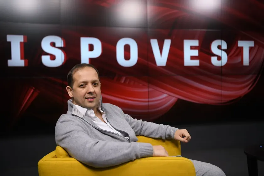 Sırbistanlı Ünlü Şarkıcı Emir Habibović Sahnelerden Çekilme ve Aile Hayatı Planlarını Açıkladı