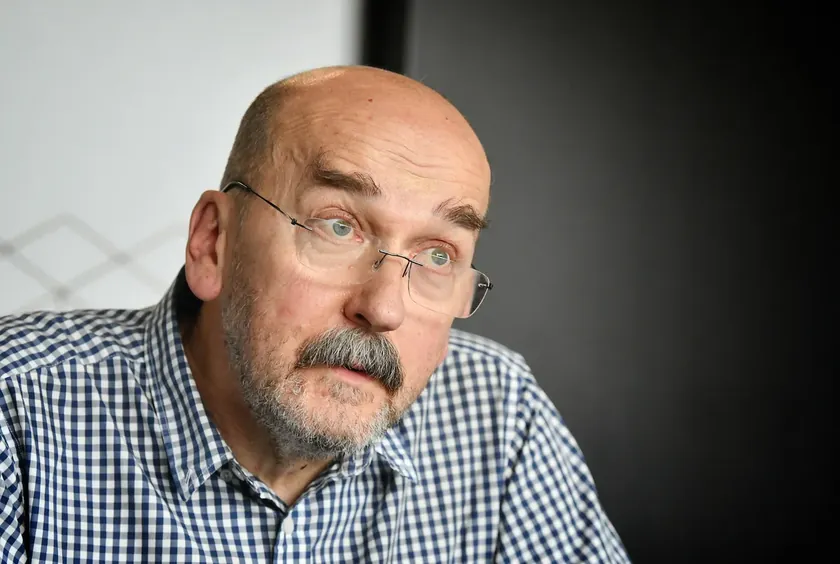 Sırbistan'da Profesör Saičić, öğrencilere yasa dışı ses silahı kullanıldığını iddia etti