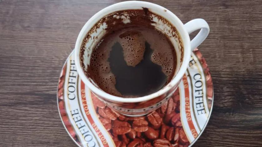 Sırp uzmanları, kahvenin tadını daha zengin hale getirmek için tuz kullanmanın etkili bir yöntem olduğunu söylüyor.