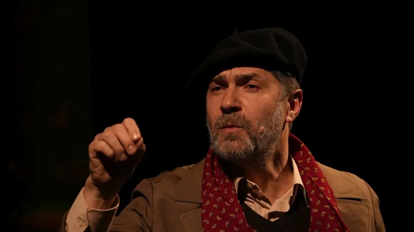 Sırbistan'da Nadir Hastalıklar İçin "Ebegümeci Rengi Bahçe" Monodraması Sahnelendi