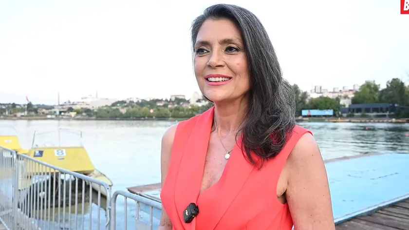Ekstra Nena'nın "Srećni ljudi" şarkısı, gizli görünüşü ve parayla ilgili açıklamalarıyla dikkat çekti.