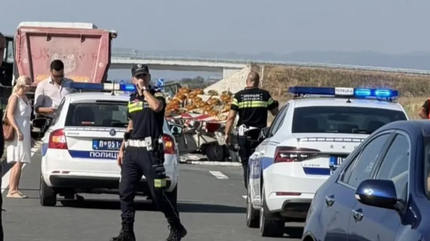 Sırbistan'da kamyon kazası sonucu hayatını kaybeden işçinin cenaze töreni yapıldı.