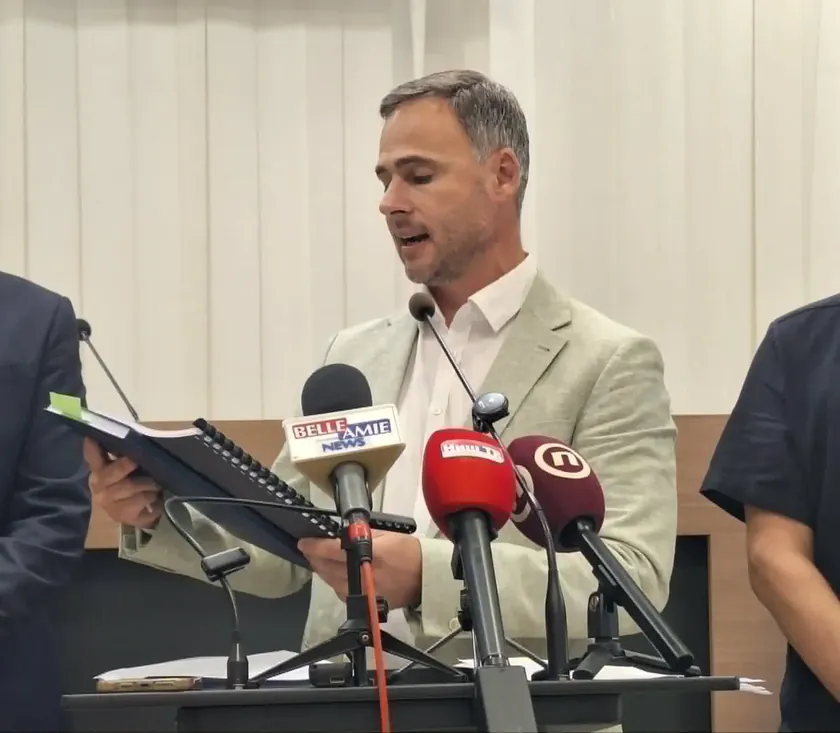 AleksiÄ Dok se graÄanima na Gazivodama ruÅ¡e kuÄe ve objekti, VuÄiÄ igra, peva ve veseli se