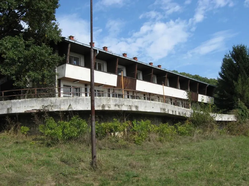 Sırbistan'da Fruška Gora bölgesindeki Ležimir oteli çevresi mayınlardan temizlendi
