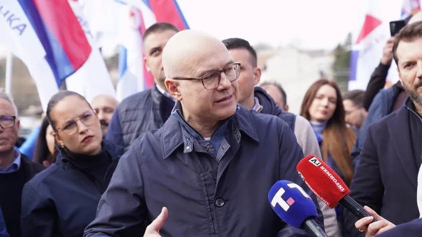 Sırbistan'da Vučević: Gençler ve Yaşlılar Arasında Ayrım Olmamalı, Emeklilere Minnettarız