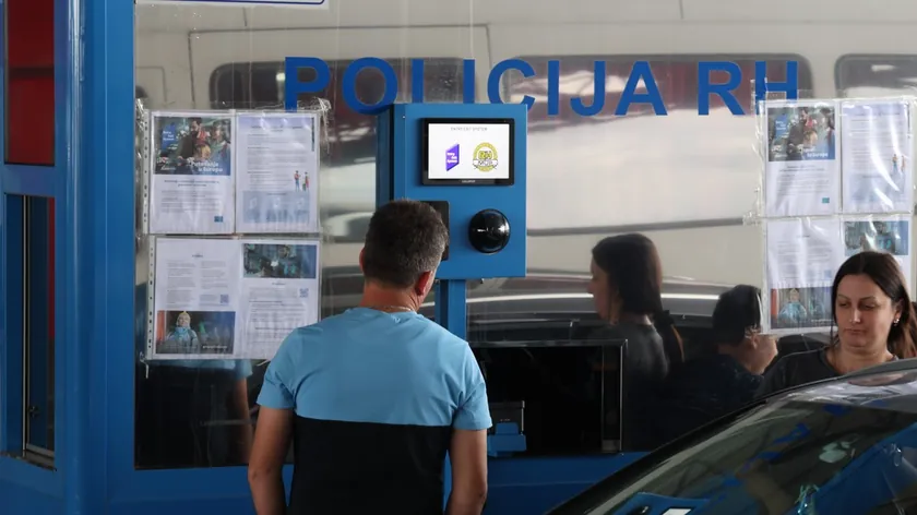 Sırbistan'dan AB'ye seyahat edenler EES sistemi nedeniyle uzun kuyruklar bekliyor