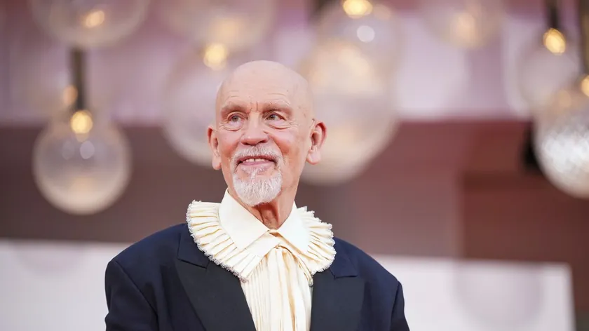 Džon Malkovič, Veneciyde film gösteriminde ağladı, film 13 dakika alkış aldı "Emekli olmayı planlamıyorum!"