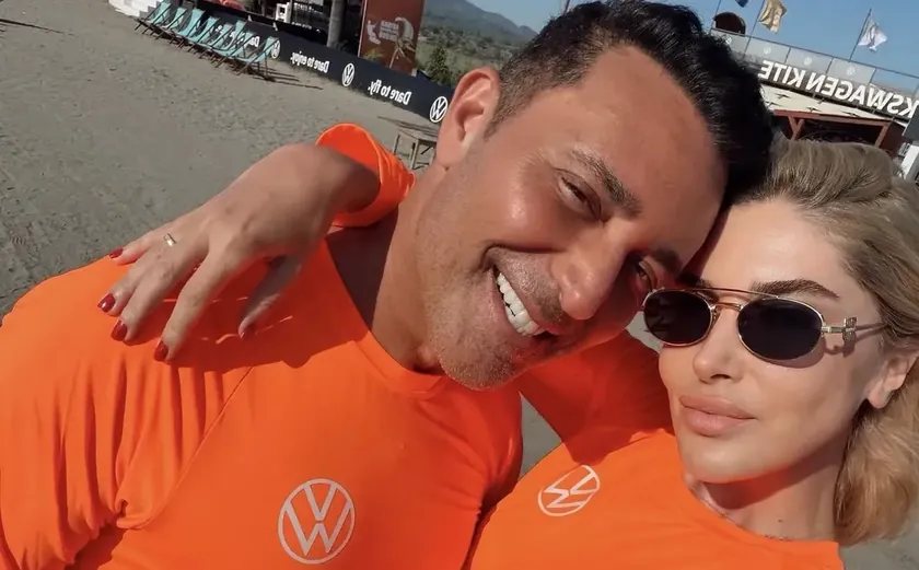 Turski şarkıcı Mustafa Sandal ve yeni eşi Melis, İngiltere'de bir gala etkinliğinde dikkat çekti.