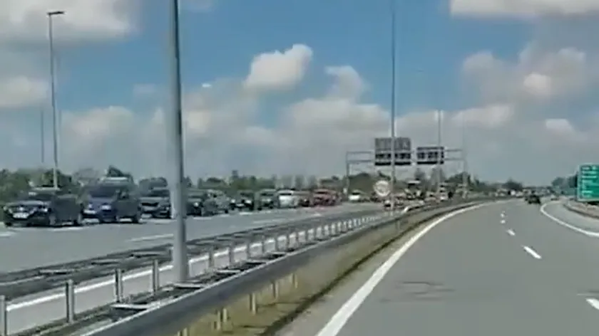 Sırbistan'da yoğun trafik: Lajkovac gişesinde araç kuyrukları ve gecikmeler yaşanıyor