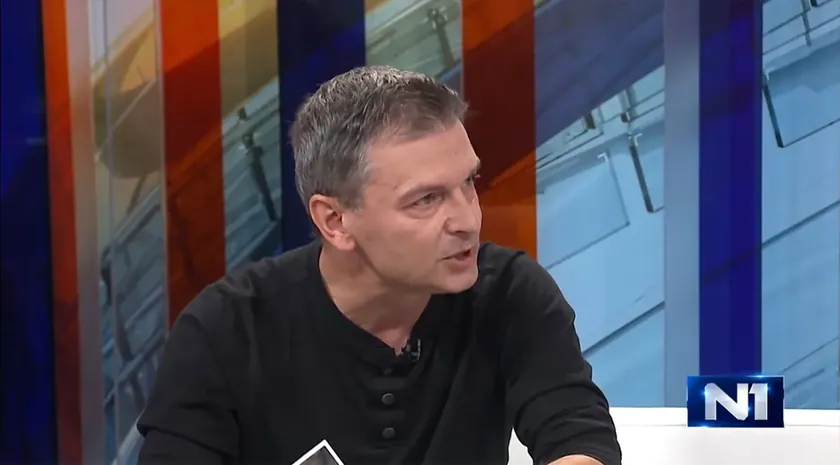 Sırbistan'da N1 editör değişikliğine karşı halkın medyayı savunması gerektiği vurgulandı.