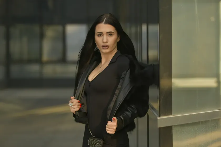 Sırbistanlı Şarkıcı Zorana Mićanović, Yirmi Yaşında Edinilen Mülkleri İçin Mali Yönetimi Ailesine Bıraktı