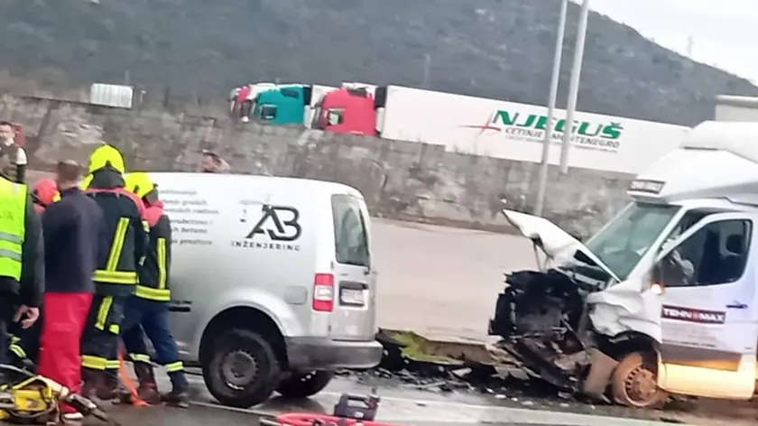 Karadağ Podgorica-Cetinje Yolunda Üç Kişinin Yaralandığı Feci Kaza Meydana Geldi