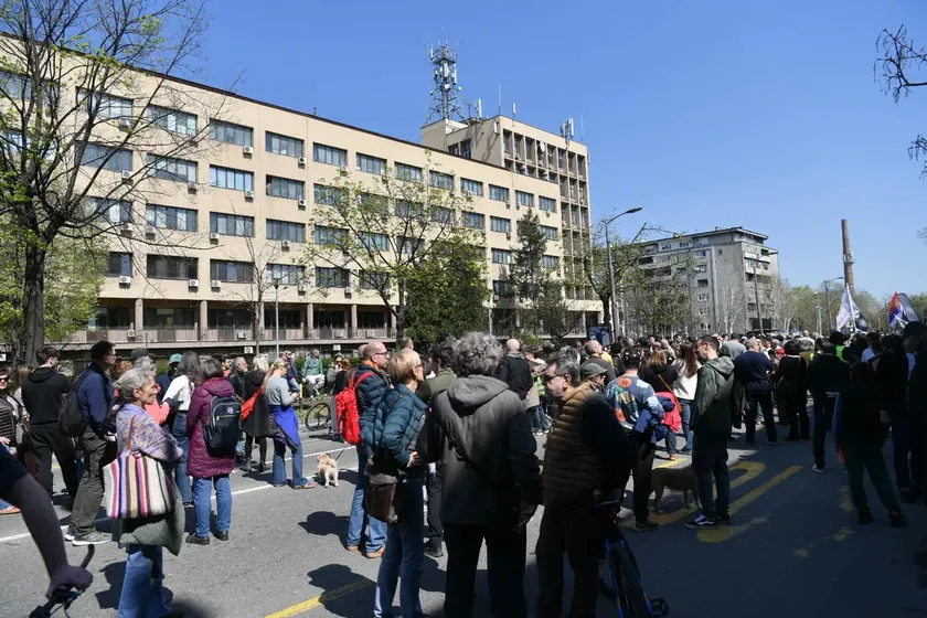 Sırbistan Belgrad'da Gözaltına Alınan Öğrenci Polis Aracında Darbedildi İddiası