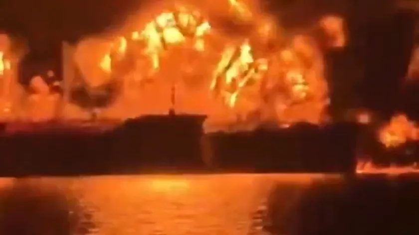 Irak'ta Amerikan ve Yunan Tankerlerine Patlama Saldırısında Bir Kişi Öldü