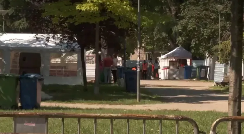 Sırbistan'da öğrenci protestosu öncesi Pionirski Park'ta yoğun hazırlıklar sürüyor
