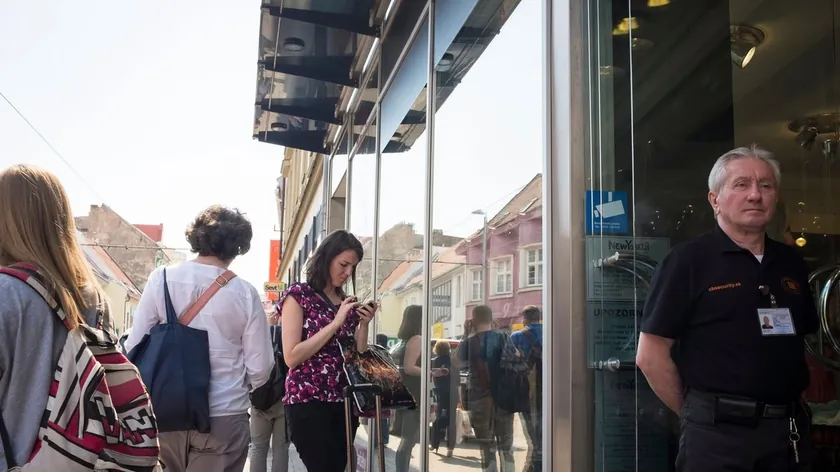 Sırp sigorta şirketleri yaşlılardan faydalanıyor.