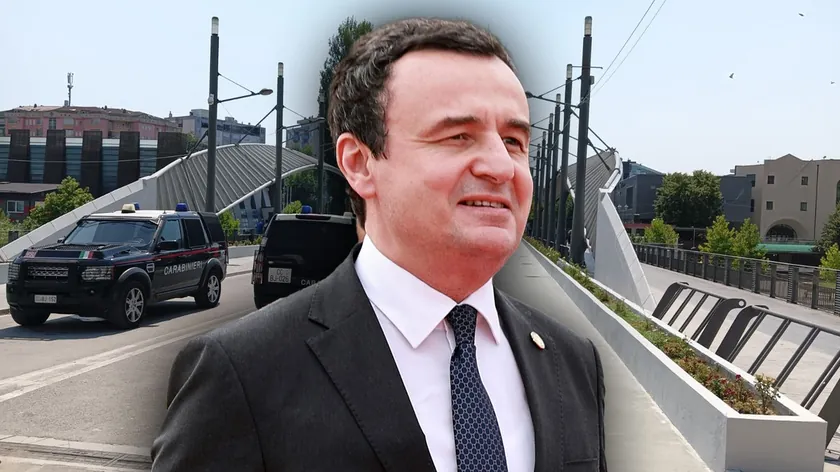 Sırbistan'da Kosovo'daki Ibar Köprüsü'nün açılışı tartışılıyor.