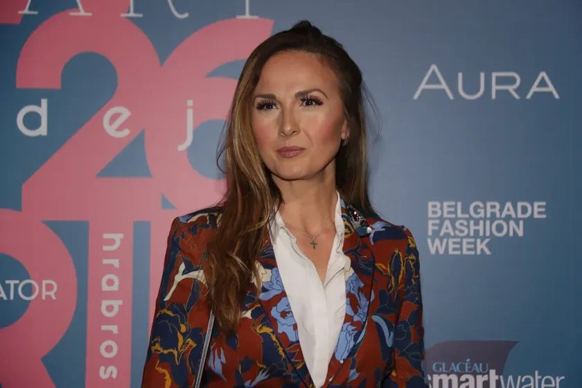 Sırbistanlı şarkıcı Aleksandra Radović 10 kilo verdiği diyet sırlarını açıkladı.