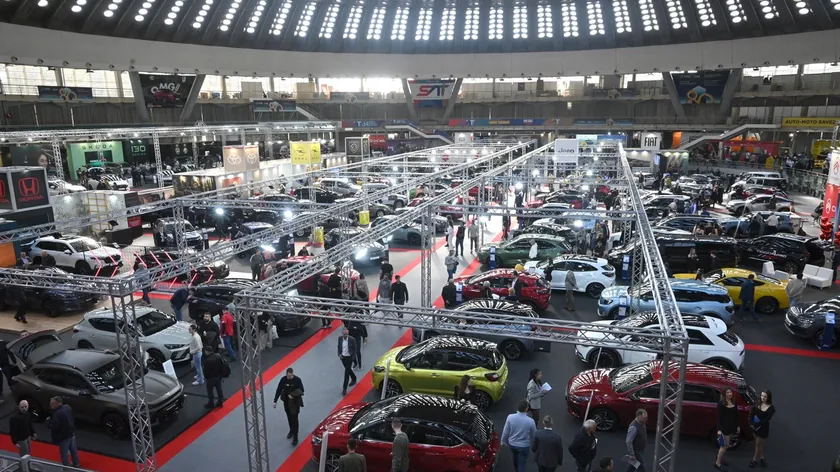 Sırbistan'ın Başkenti Belgrad'da Uluslararası Otomobil Fuarı Büyük İlgiyle Başladı