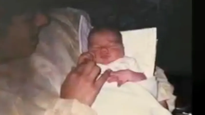 Sırp kadını 33 yıl boyunca oğlunun fotoğrafını sakladı ve sonunda DNA testiyle buluştu.