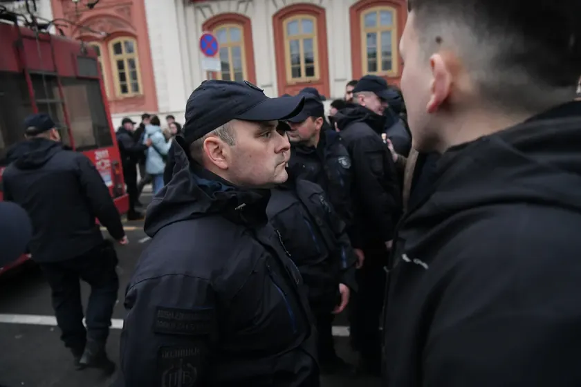 Sırbistan'da Belgrad Üniversitesi Rektörlük Baskını Yetki Suistimali Tartışması Yarattı