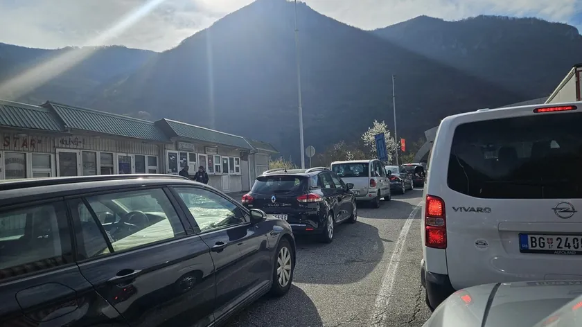 Sırbistan Sınır Kapılarında Yoğunluklar Yaşanıyor, Karadağ Sınırında Bekleme Yok