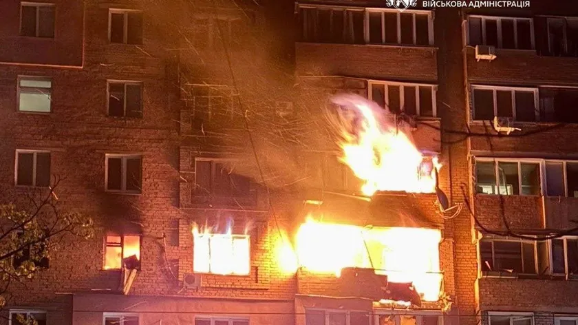 Dnipr'e düzenlenen Rus saldırısında iki kişi hayatını kaybetti, binalar hasar gördü