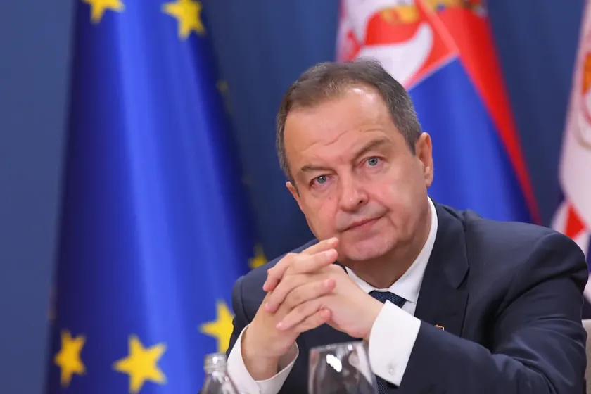 Sırbistanlı Bakan Ivica Dačić'in ağır zatürre nedeniyle solunum cihazında olduğu belirtildi