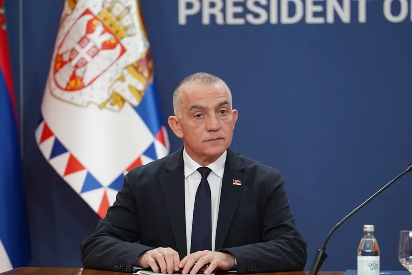 Sırbistan Adalet Bakanlığı AB'nin yasa durdurma çağrısını Venedik Komisyonu şartına bağladı.